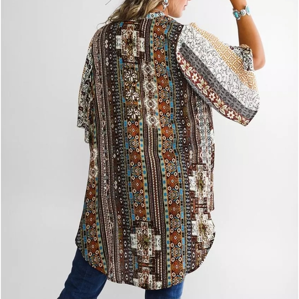Buckle Sterling & Stitch Southwestern Bohemian Kimono. Multicolor. Size Medium. - Picture 3 of 11